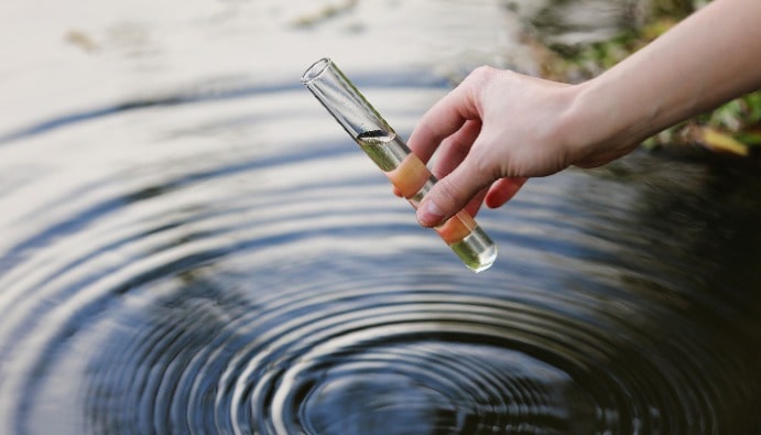 Analisi chimica eseguita su campione d'acqua
